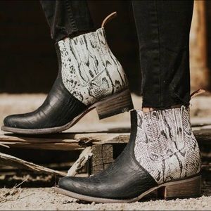 Freebird by Steven Salamanca boots size 8